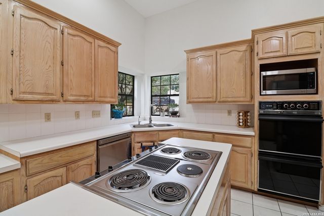 1318 Summit Creek, San Antonio, TX 78258