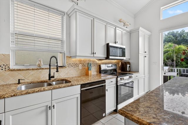 1572 Briar Oak Drive, Royal Palm Beach, FL 33411