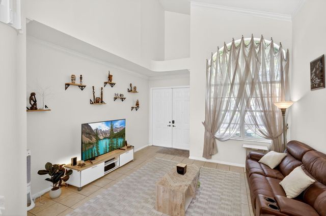 1572 Briar Oak Drive, Royal Palm Beach, FL 33411