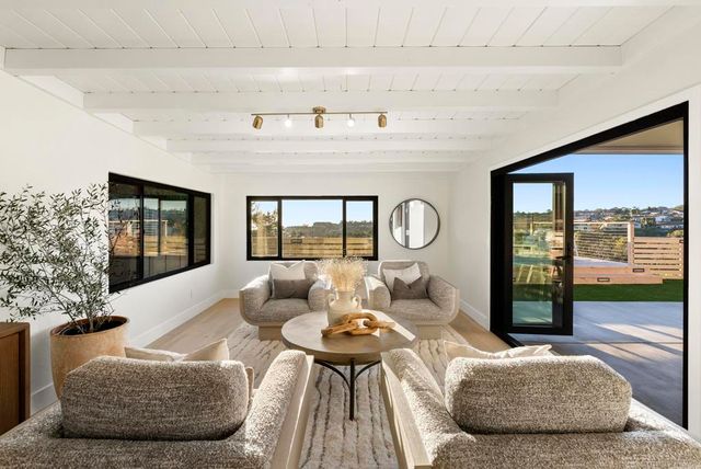 2258 Bahia Drive, La Jolla, CA 92037