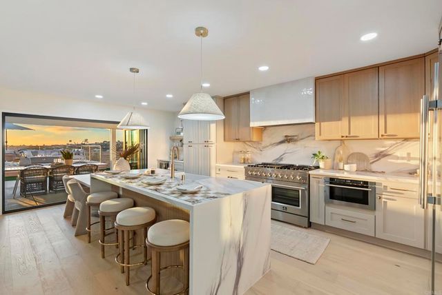 2258 Bahia Drive, La Jolla, CA 92037