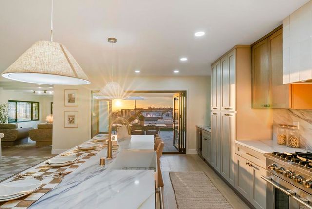 2258 Bahia Drive, La Jolla, CA 92037