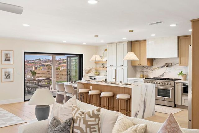 2258 Bahia Drive, La Jolla, CA 92037