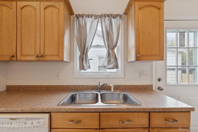 35833 Farragut Avenue, Westland, MI 48186