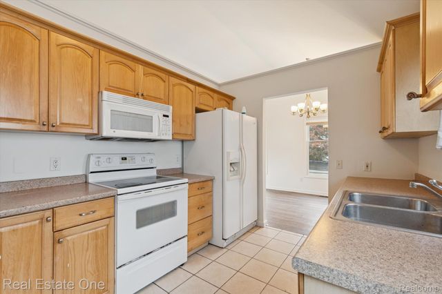 35833 Farragut Avenue, Westland, MI 48186