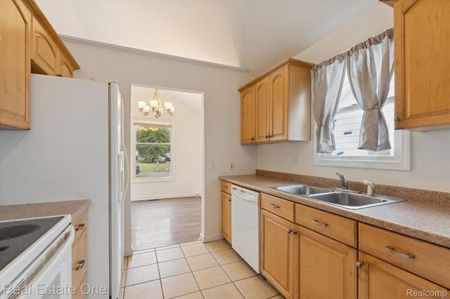 35833 Farragut Avenue, Westland, MI 48186