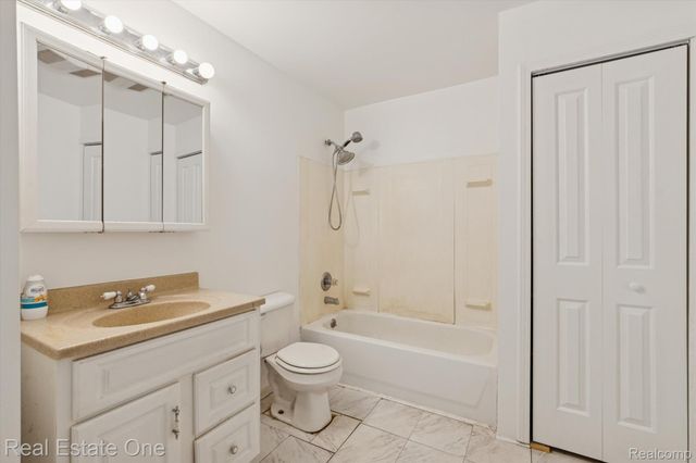 35833 Farragut Avenue, Westland, MI 48186