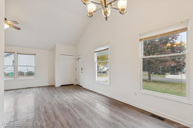 35833 Farragut Avenue, Westland, MI 48186