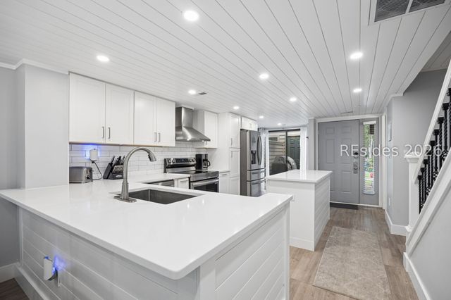 113 Shipyard Dr Apt 140, Hilton Head Island, SC 29928