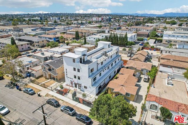 3221 W 71st Street, Los Angeles, CA 90043