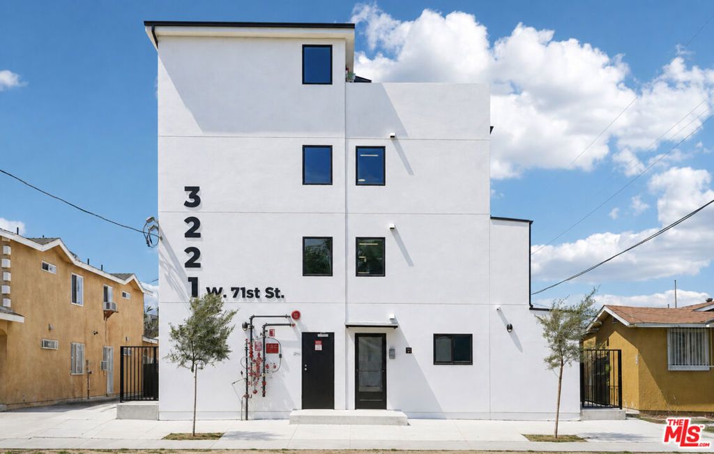 3221 W 71st Street, Los Angeles, CA 90043
