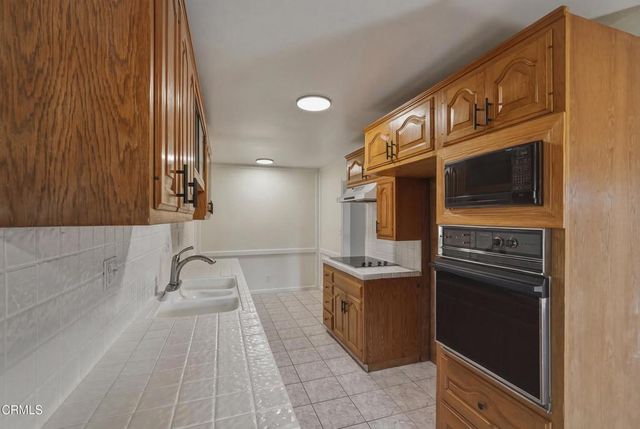 320 E Stocker Street 205, Glendale, CA 91207