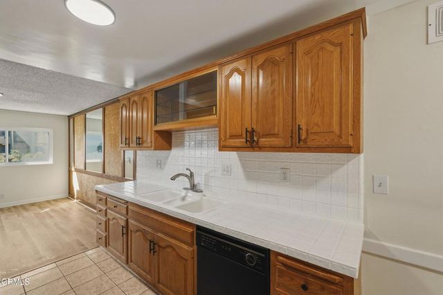 320 E Stocker Street 205, Glendale, CA 91207