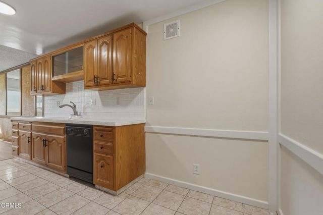 320 E Stocker Street 205, Glendale, CA 91207