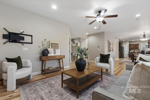 1082 E. Azan St., Meridian, ID 83646