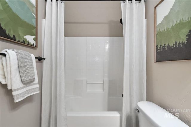 1082 E. Azan St., Meridian, ID 83646