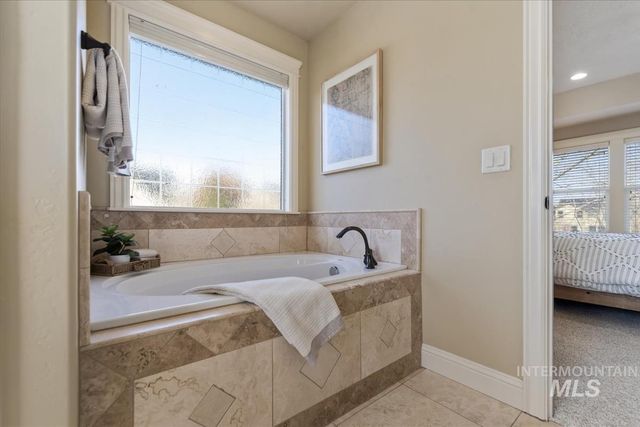 1082 E. Azan St., Meridian, ID 83646