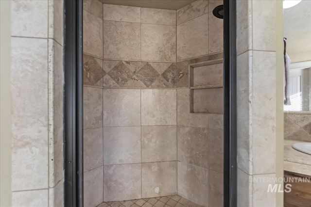 1082 E. Azan St., Meridian, ID 83646