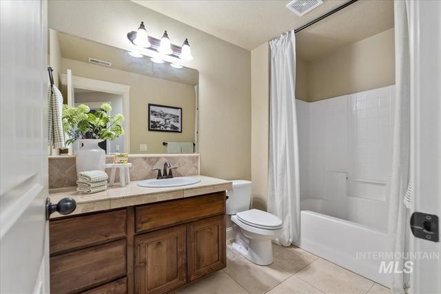 1082 E. Azan St., Meridian, ID 83646