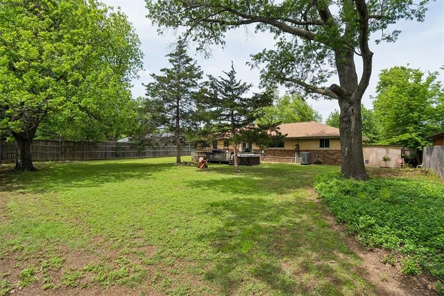 111 Crestmont Avenue, Norman, OK 73069