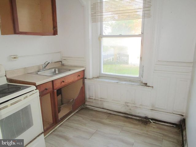 2139 W DIAMOND ST, Philadelphia, PA 19121