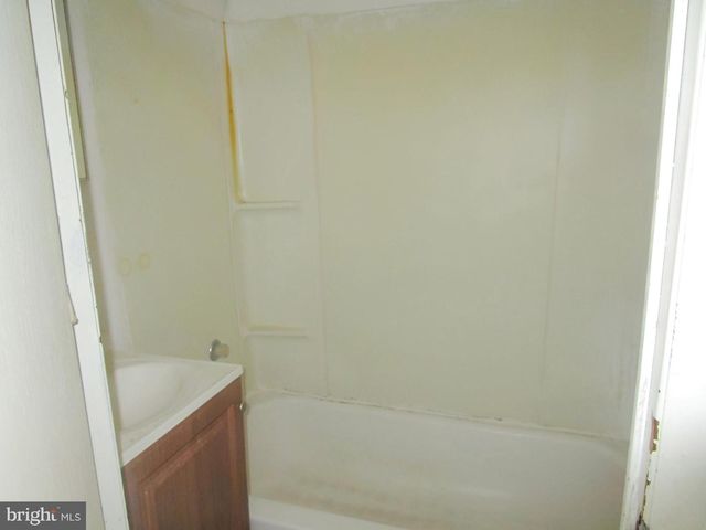 2139 W DIAMOND ST, Philadelphia, PA 19121