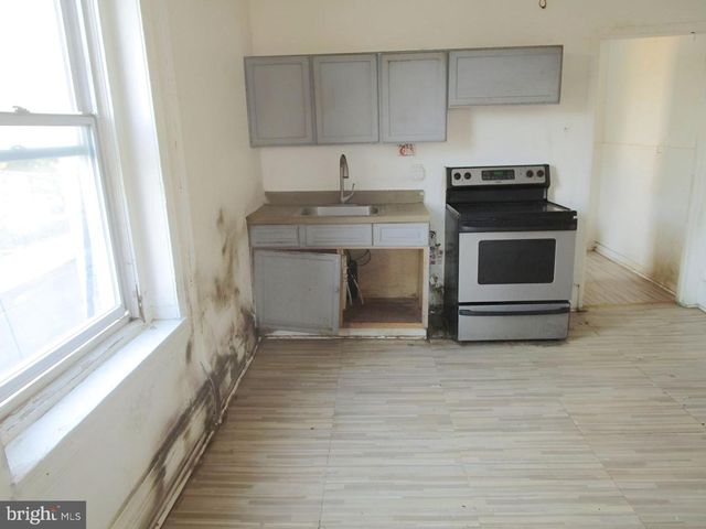 2139 W DIAMOND ST, Philadelphia, PA 19121