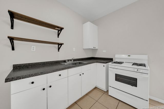 1409 W Woodlawn, San Antonio, TX 78201