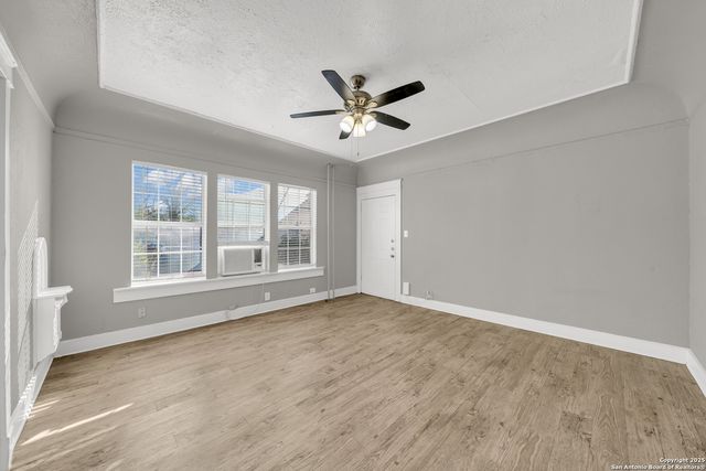 1409 W Woodlawn, San Antonio, TX 78201