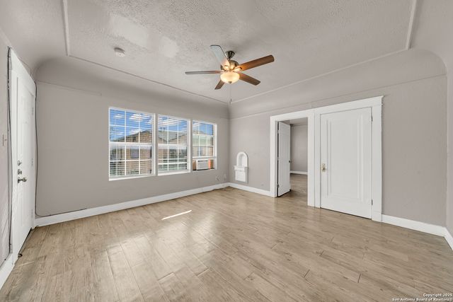 1409 W Woodlawn, San Antonio, TX 78201