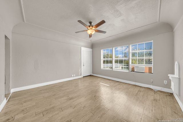 1409 W Woodlawn, San Antonio, TX 78201