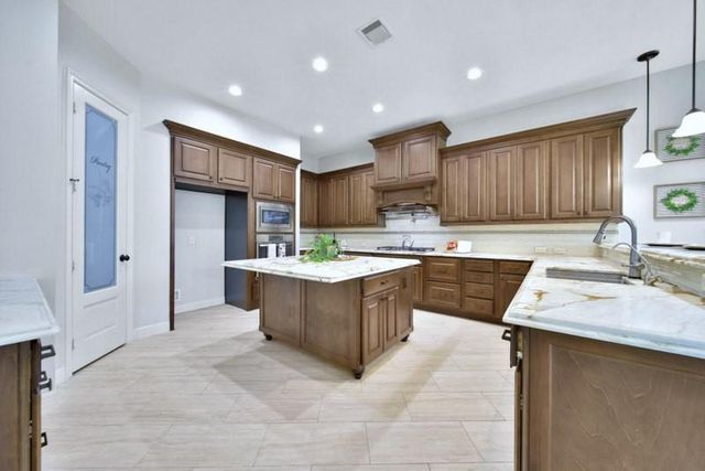 6718 Sotoria Lane, Sugar Land, TX 77479
