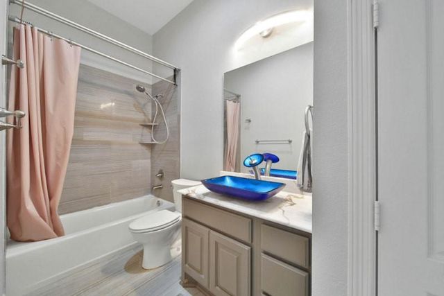 6718 Sotoria Lane, Sugar Land, TX 77479