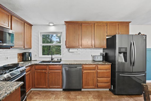 5 Ledgewood Drive, Ledyard, CT 06335