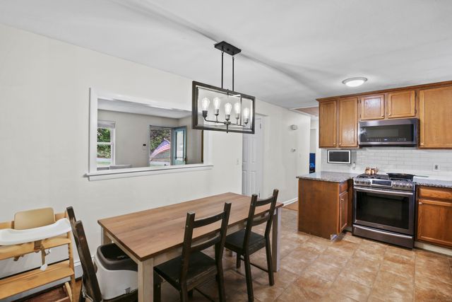 5 Ledgewood Drive, Ledyard, CT 06335