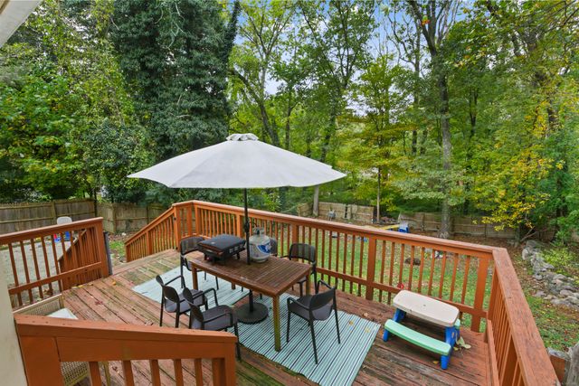 5 Ledgewood Drive, Ledyard, CT 06335