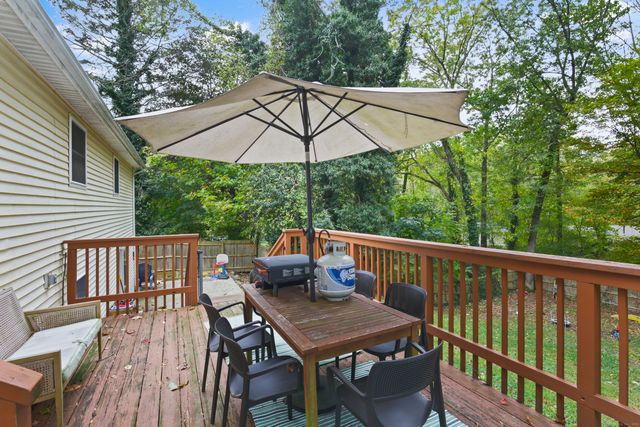 5 Ledgewood Drive, Ledyard, CT 06335