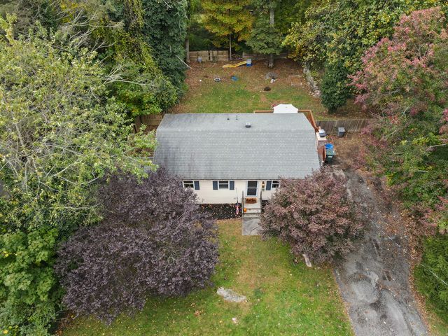 5 Ledgewood Drive, Ledyard, CT 06335