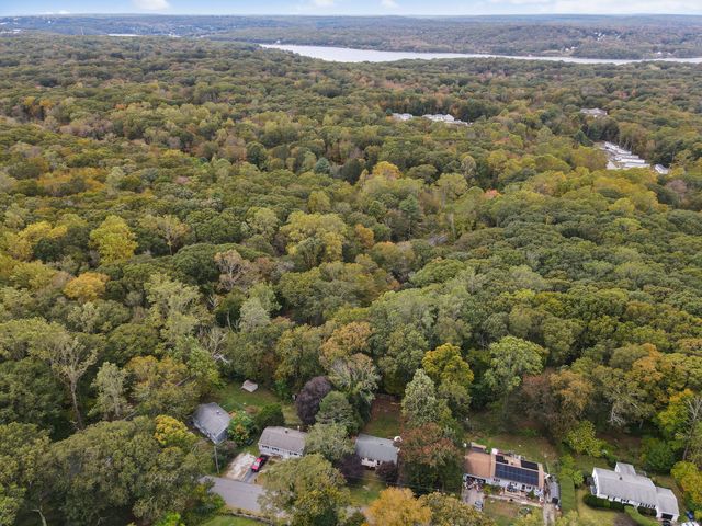 5 Ledgewood Drive, Ledyard, CT 06335