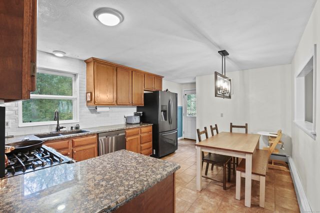 5 Ledgewood Drive, Ledyard, CT 06335