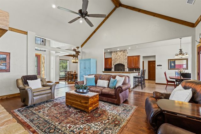 216 Megan Court, Hudson Oaks, TX 76087