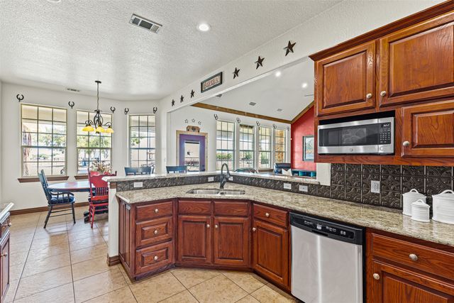 216 Megan Court, Hudson Oaks, TX 76087