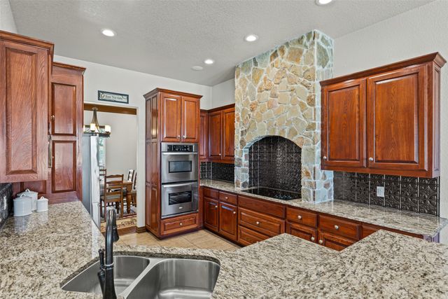 216 Megan Court, Hudson Oaks, TX 76087