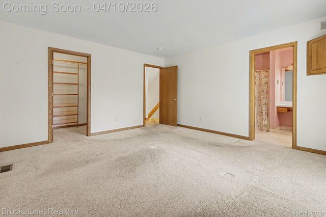 3376 Rivers Edge Drive, Wayne, MI 48184