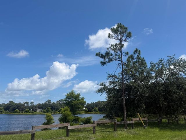 3899 SE Lee Street, Stuart, FL 34997