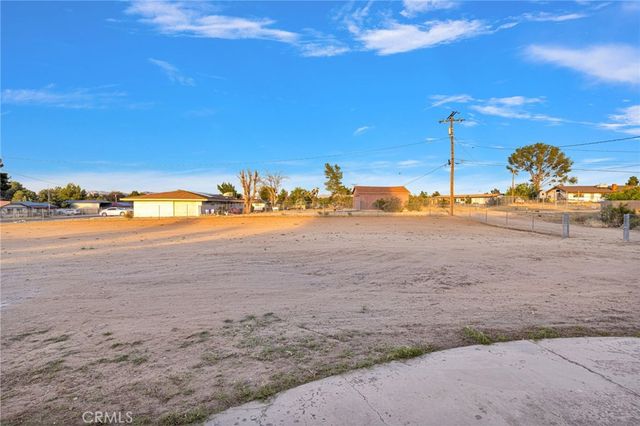 15177 Mendota, Apple Valley, CA 92307