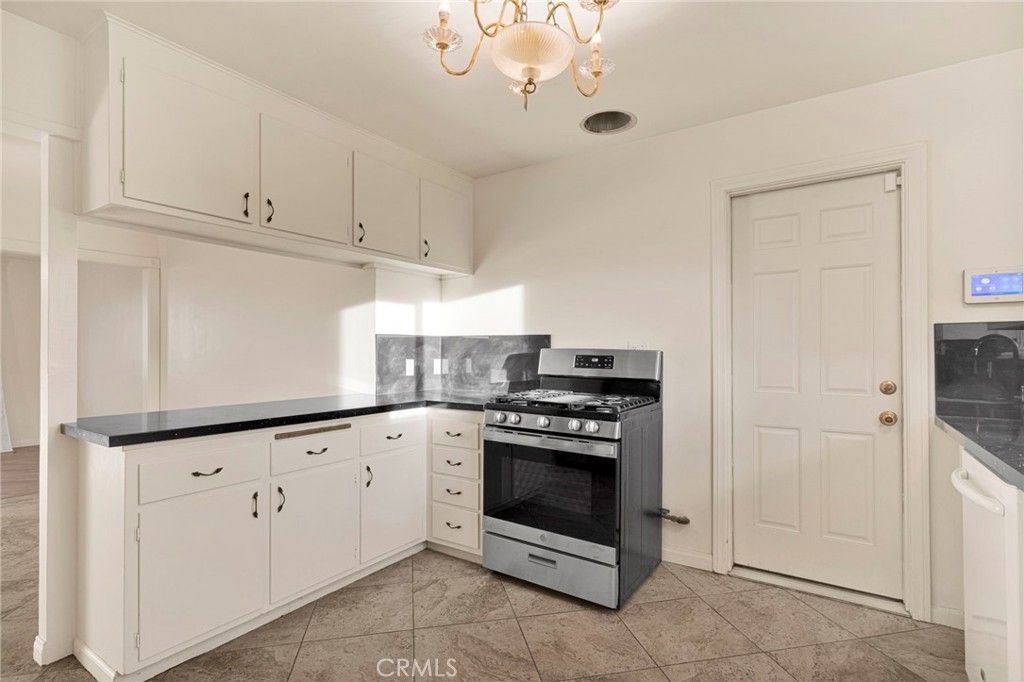 Image 10 of property listing at 15177 Mendota, Apple Valley, CA 92307