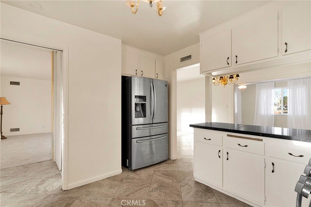 Image 11 of property listing at 15177 Mendota, Apple Valley, CA 92307