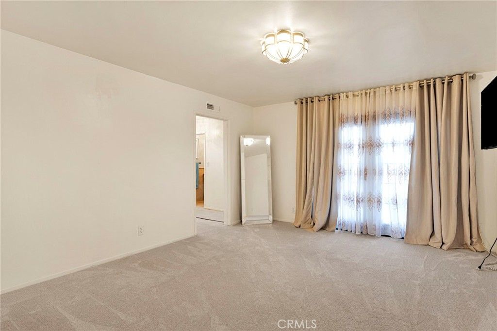 Image 13 of property listing at 15177 Mendota, Apple Valley, CA 92307