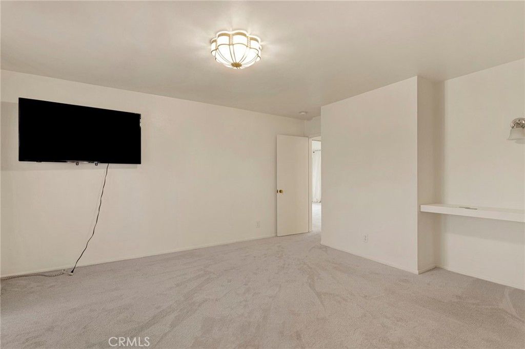 Image 15 of property listing at 15177 Mendota, Apple Valley, CA 92307